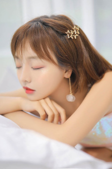 美女亲嘴